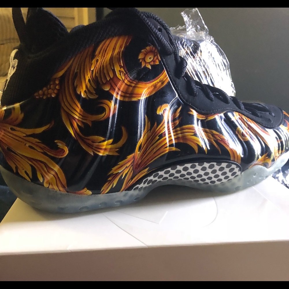 Nike supreme foamposites size 10.5 brand new